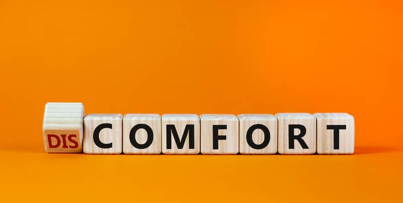 Dice with letters on spelling 'Comfort/ Discomfort'.